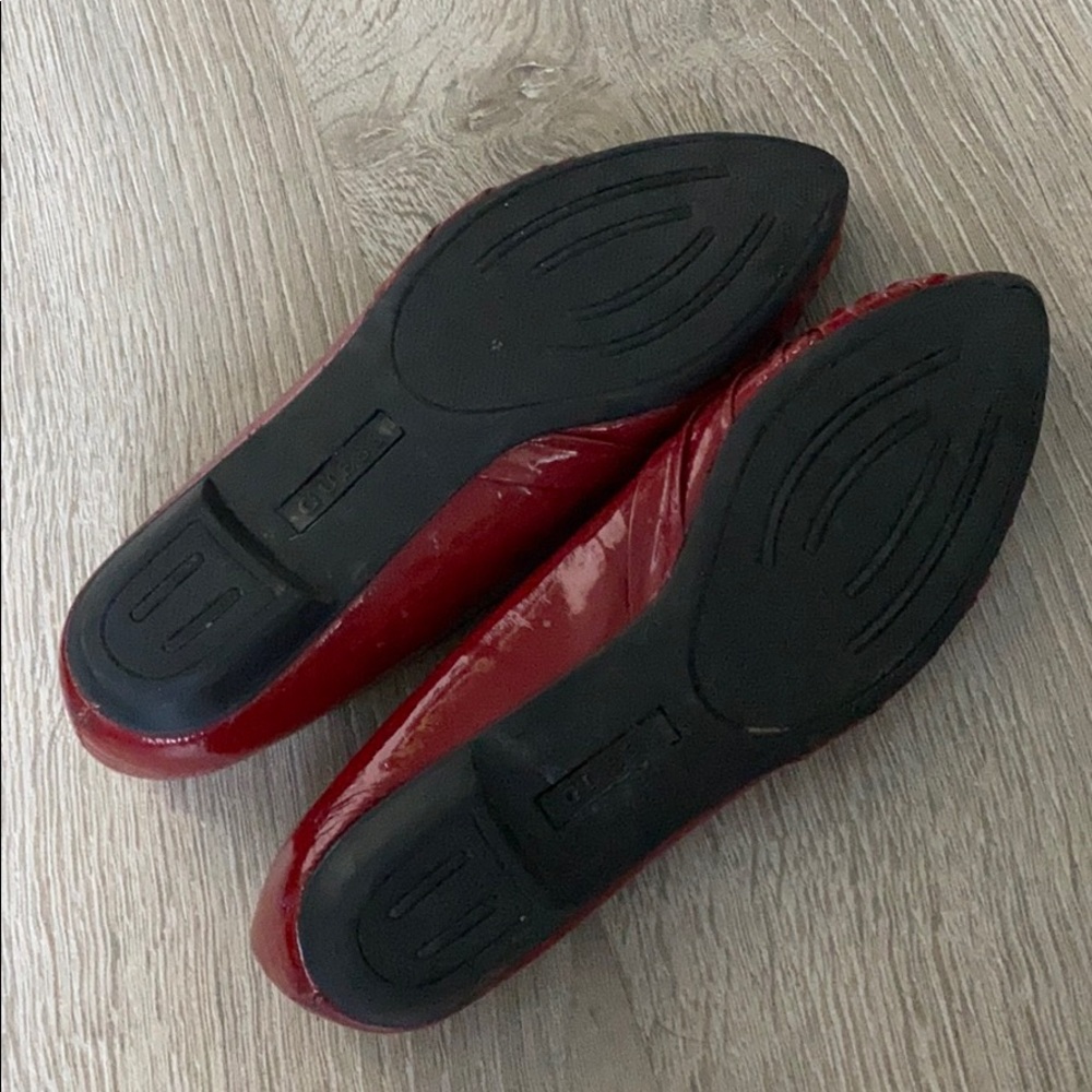 Guess red flat shoes - Picture 3 of 3